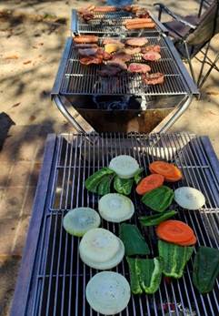 フェンス, 屋外, 金属, 食品 が含まれている画像

AI 生成コンテンツは誤りを含む可能性があります。